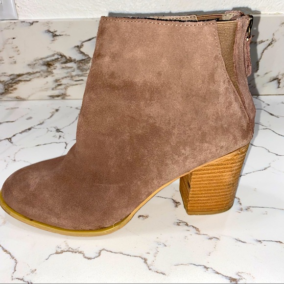 Urban Outfitters taupe faux suede boots, size 10 - Picture 4 of 10